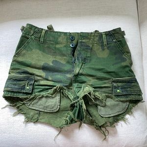 WE THE FREE CAMO DENIM SHORTS SIZE 0